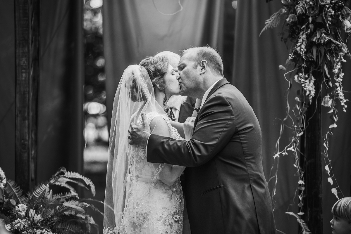 Historic Malbis Community Center Wedding, The Kiss
